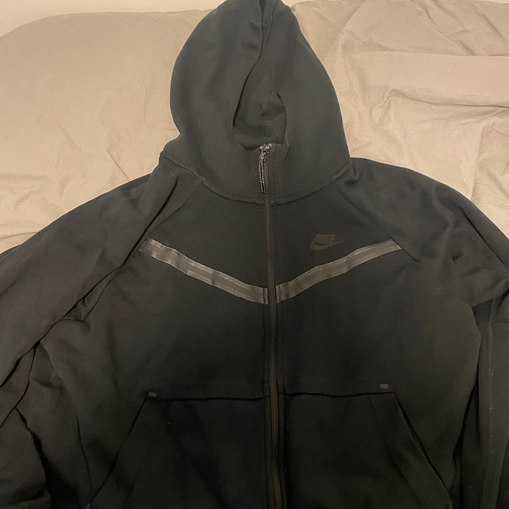 Nike Sportswear Tech Fleece Windrunner
Women's Full-Zip Hoodie (Black)
